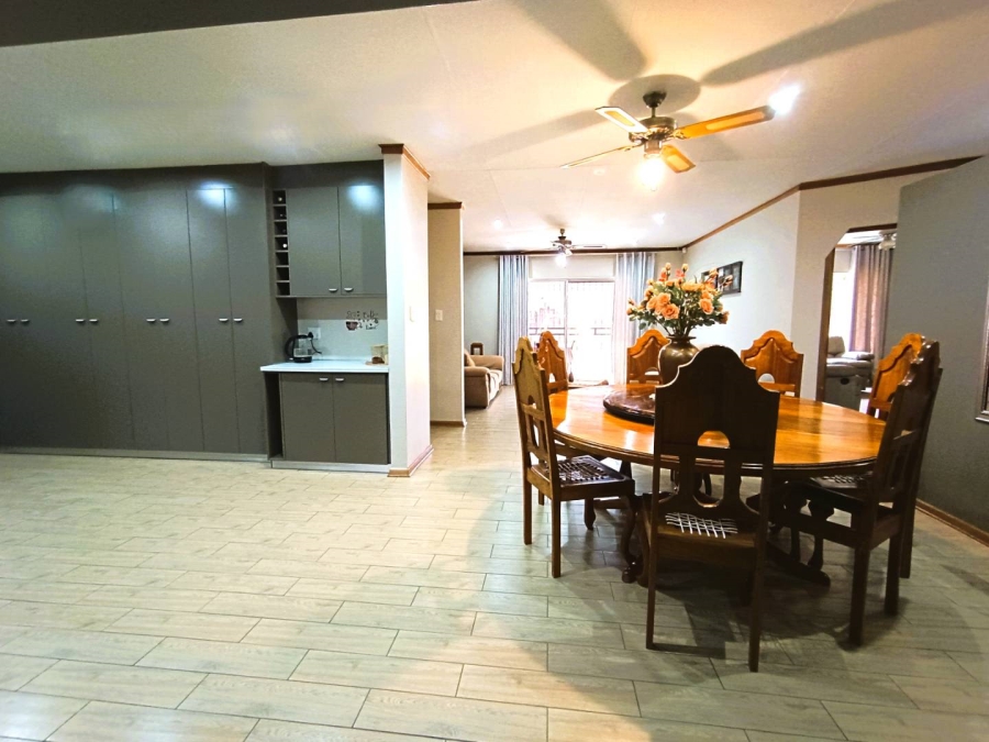 4 Bedroom Property for Sale in Langenhovenpark Free State